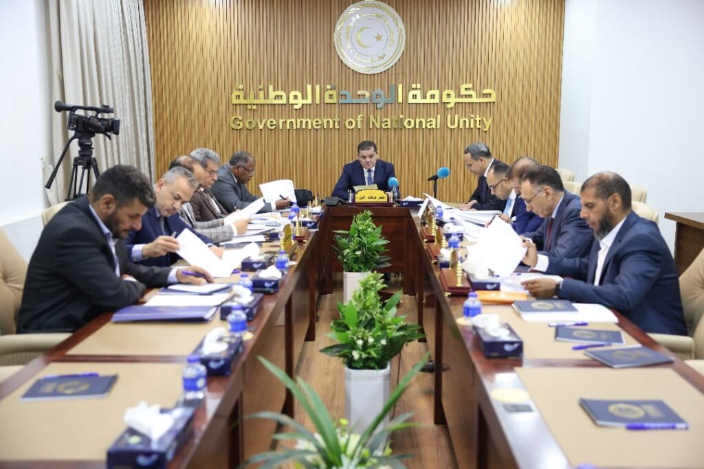 مجلس الطاقة يدعو إلى الإسراع في إجراء مباحثات مع الشركات العالمية لبدء الاستثمار في حوض غدامس.دعا المجلس الأعلى لشؤون الطاقة برئاسة رئيس حكومة الوحدة الوطنية ، عبد الحميد الدبيبة، المؤسسة الوطنية للنفط إلى ضرورة الإسراع في التفاوض مع الشركات العالمية لبدء الاستثمار في حوض غدامس، وتقديم الدعم للبلديات المنكوبة جراء الفيضانات التي شهدتها مناطق شرق ليبيا.