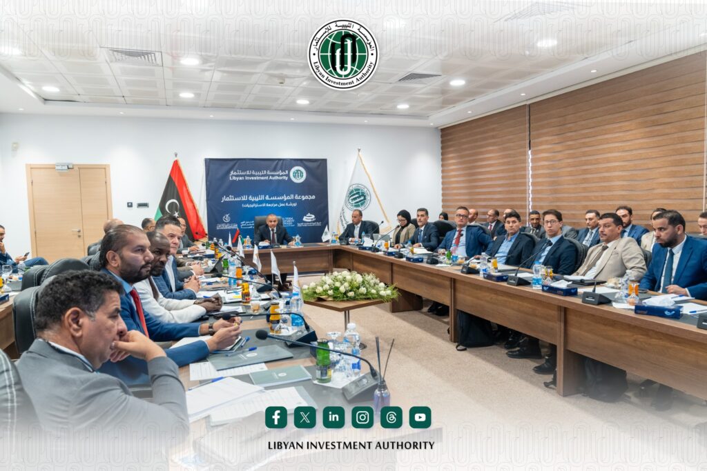 بحث رئيس المؤسسة الليبية للاستثمار علي محمود مع أعضاء مجلس إدارة المؤسسة ومديري الشركات التابعة لها عددا من الملفات.