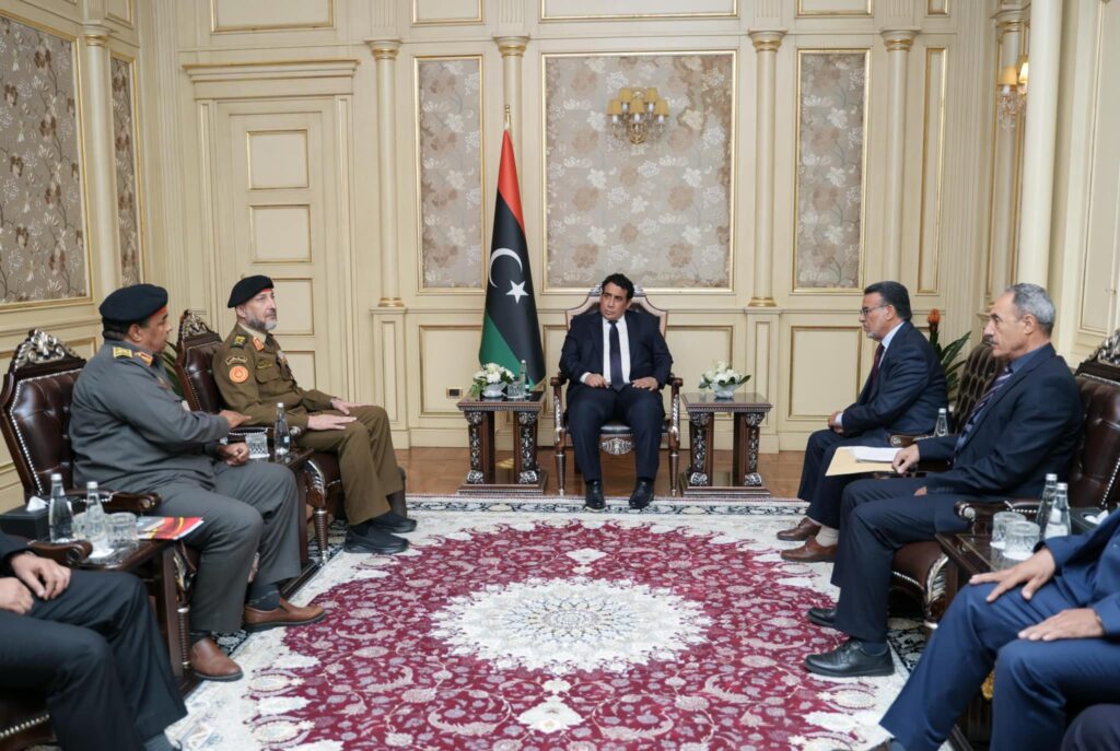 المنفي يعقد اجتماعا مع لجنة ترسيم الحدود لمتابعة أوضاعها الأمنية والفنية